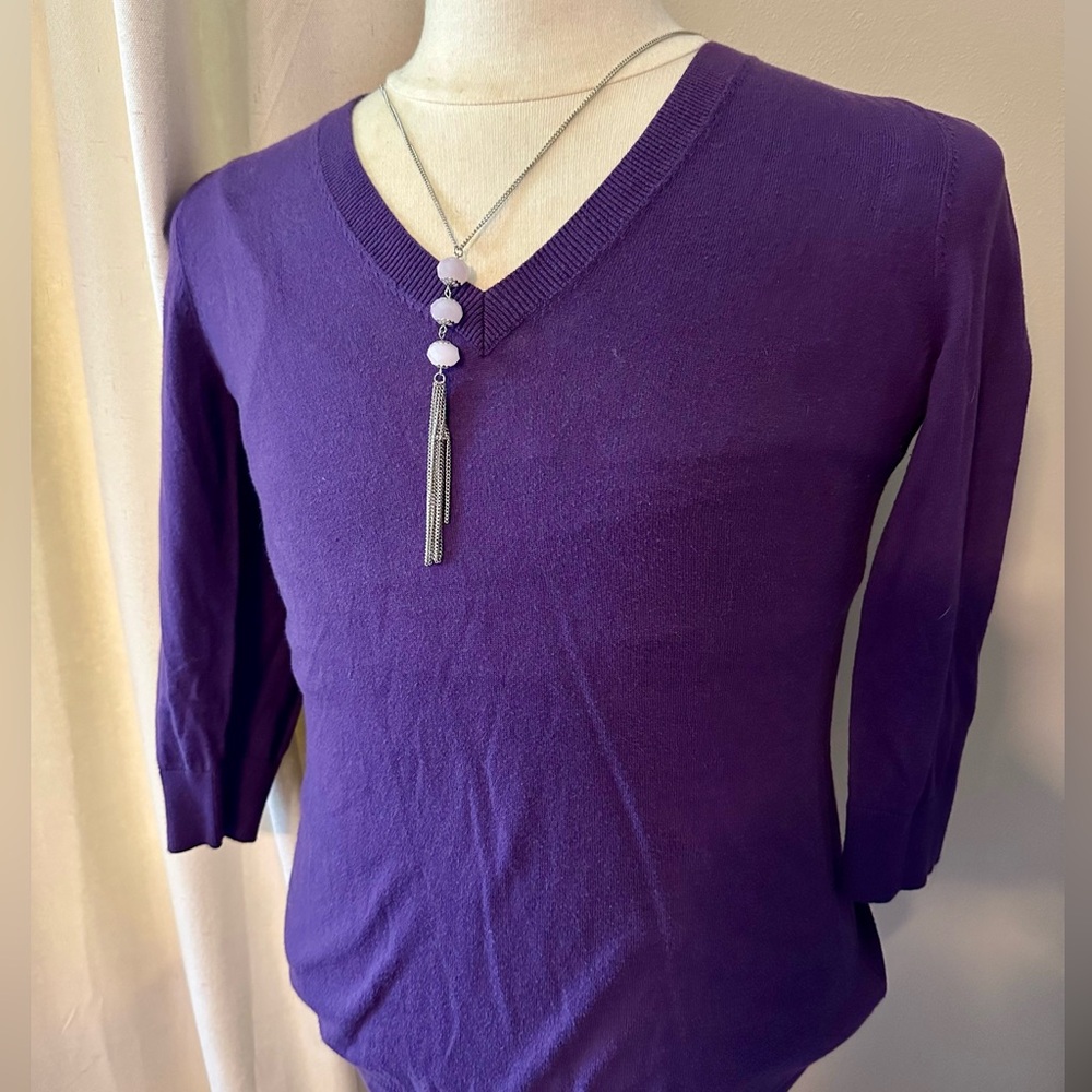 Gap 3/4 Sleeve Solid Purple V-Neck Sweater. Size L